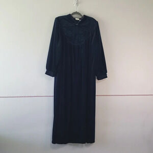Vintage DELICATES Woman Embroidered Robe Deep Blue Purple Sz 1X Balloon Sleeves